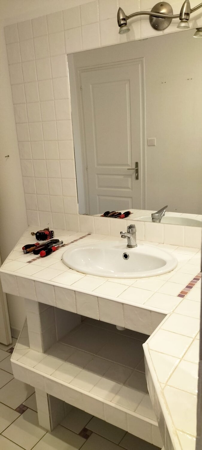 Salle de bain — Sainte-Gemme-la-Plaine avant rénovation