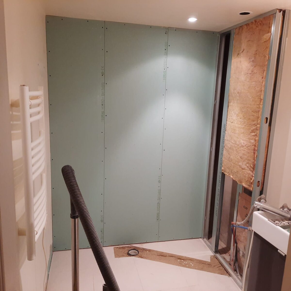 Cloison placo et habillage — chantier