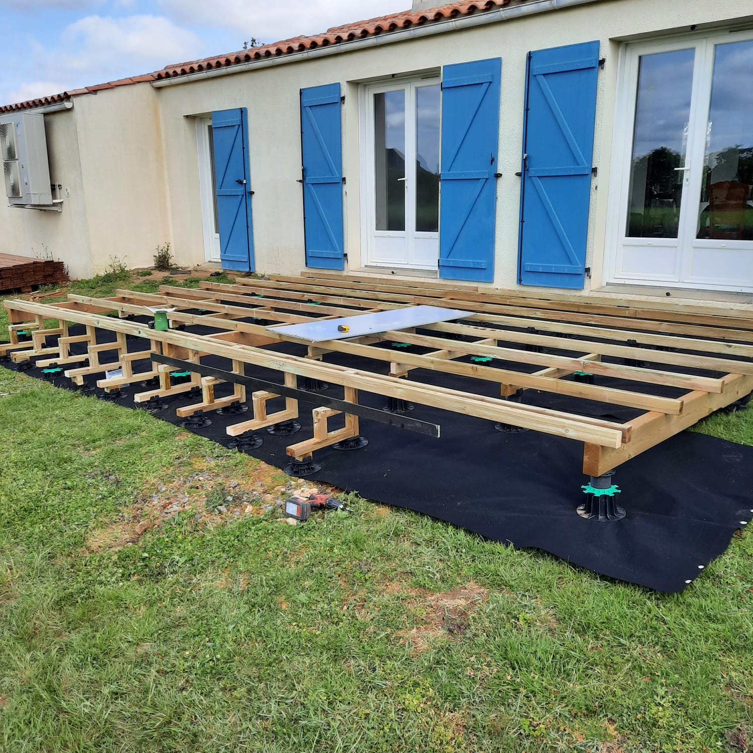 Terrasse en bois à Sainte-Gemme-la-Plaine, étape 4