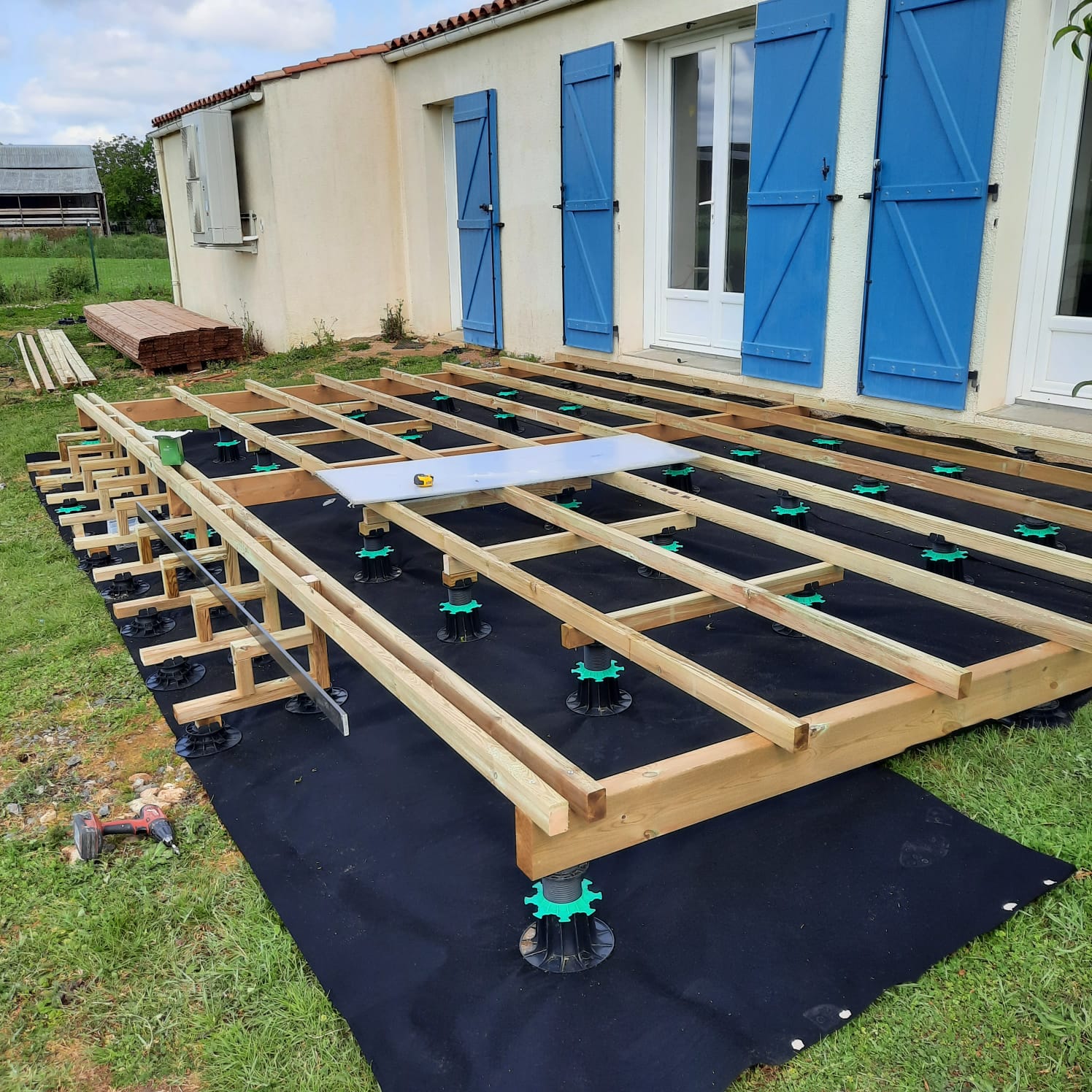 Terrasse en bois à Sainte-Gemme-la-Plaine, étape 3